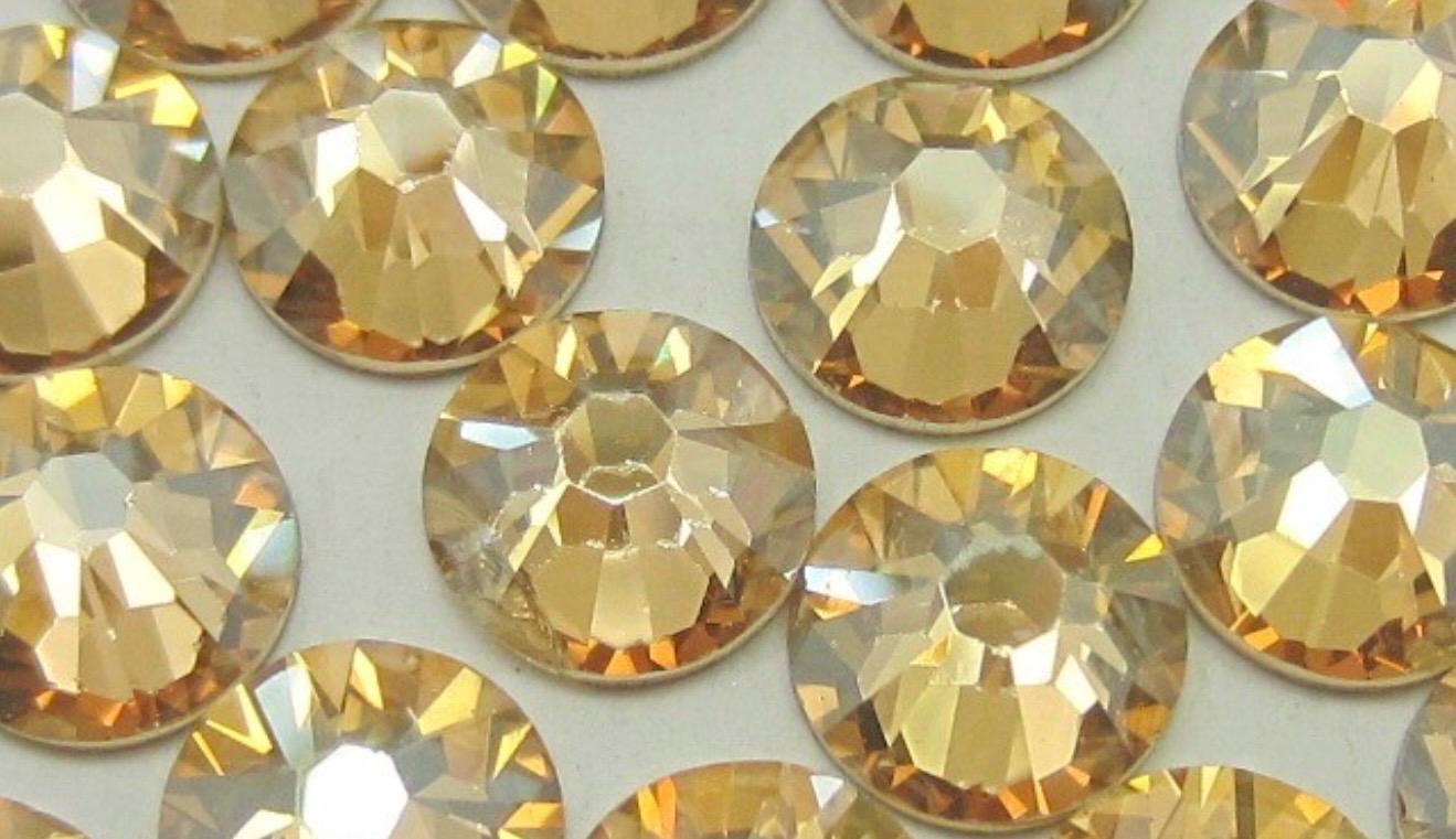IRIS - Medium diamond shape stud earring for ballroom and latin dance